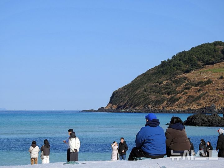 제주, 흐리고 낮 최고 9~12도…늦은 밤부터 가끔 비