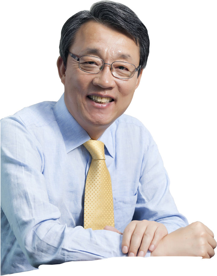 [서울=뉴시스] 이규연 홍보소통수석이 28일 청와대 춘추관에서 이재명 대통령의 장차관급 인선을 발표했다. 사진은 민경제자문회의 부의장에 임명된 김성식 전 의원. (사진=대통령실 제공) 2025.12.28. photo@newsis.com *재판매 및 DB 금지