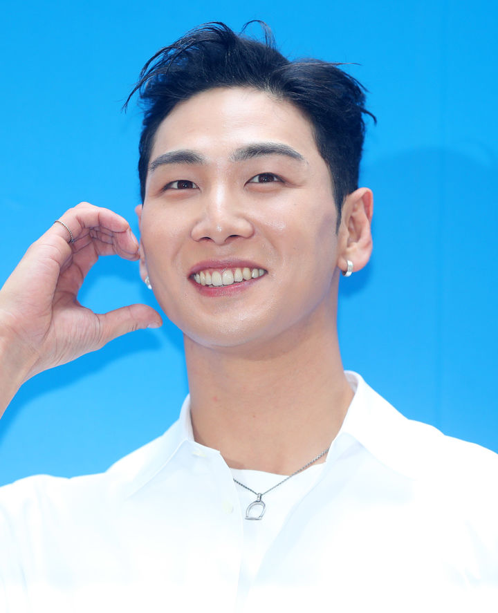 뉴이스트 출신 백호 오늘 입대…육군 현역으로