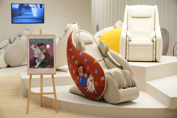 [서울=뉴시스] 세라젬은 경기도 용인시 기흥에 있는 리빙파워센터 내 세라젬 웰스토어 용인기흥점에 신진 작가 서호성과 협업한 제품을 선보인다고 29일 밝혔다. (사진=세라젬 제공) 2025.12.29. photo@newsis.com *재판매 및 DB 금지