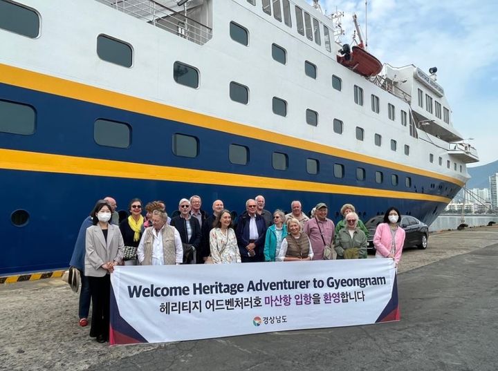 마산항에 입항한 크루즈선 '헤리티지 어드벤처러'.(사진=경남도 제공) *재판매 및 DB 금지