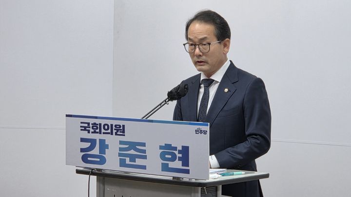 [세종=뉴시스] 송승화 기자 = 29일 세종시 보람동 시청에서 기자회견하는 강준현 국회의원. 2025.12.29. photo@newsis.com. *재판매 및 DB 금지