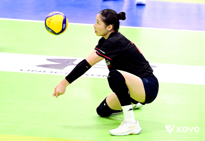 [서울=뉴시스] 여자배구 정관장의 인쿠시가 25일 수원체육관에서 열린 진에어 2025~2026 V-리그 여자부 현대건설과의 경기를 앞두고 몸을 풀고 있다. (사진=KOVO 제공) 2025.12.25. *재판매 및 DB 금지