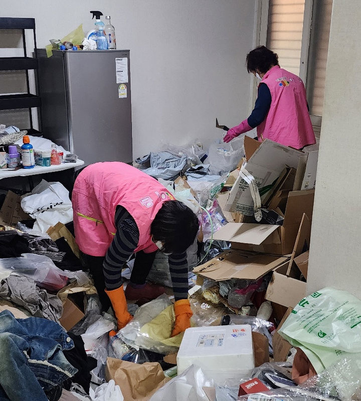 [서울=뉴시스] 금천구, 저장강박가구 주거환경 개선사업 ‘단독’ 추진. 2025.12.29. (사진=금천구 제공) *재판매 및 DB 금지