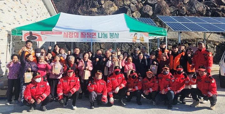 [함양=뉴시스] 경남 함양군 연말 따뜻한 나눔과 산불 예방 홍보 함께 진행 (사진=함양군 제공) 2025.12.29. photo@newsis.com *재판매 및 DB 금지