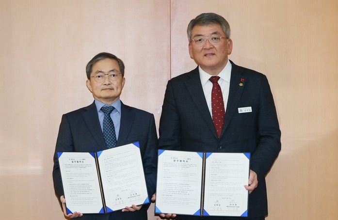 [예천=뉴시스] 예천군청에서 '미래농업 혁신 및 지속가능한 농업모델 구축을 위한 업무협약식'이 진행되고 있다. (사진=예천군 제공) 2025.12.29. photo@newsis.com *재판매 및 DB 금지