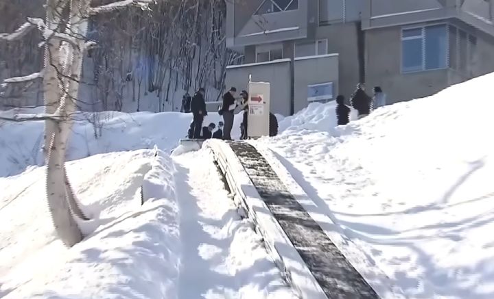 [뉴시스] 일본 홋카이도 오타루시 아사리가와 온천 스키장에서 에스컬레이터 사고로 5세 남자아이가 숨지는 사고가 발생했다. 해당 스키장의 모습. (사진 = UHB 유튜브 캡처) 2025.12.29. *재판매 및 DB 금지