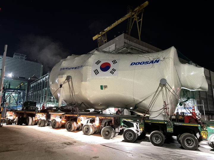 [세종=뉴시스]한국남부발전이 국산기술로 만든 'K-발전터빈'을 안동복합 2호기에 안착했다.(사진=한국남부발전 제공) *재판매 및 DB 금지