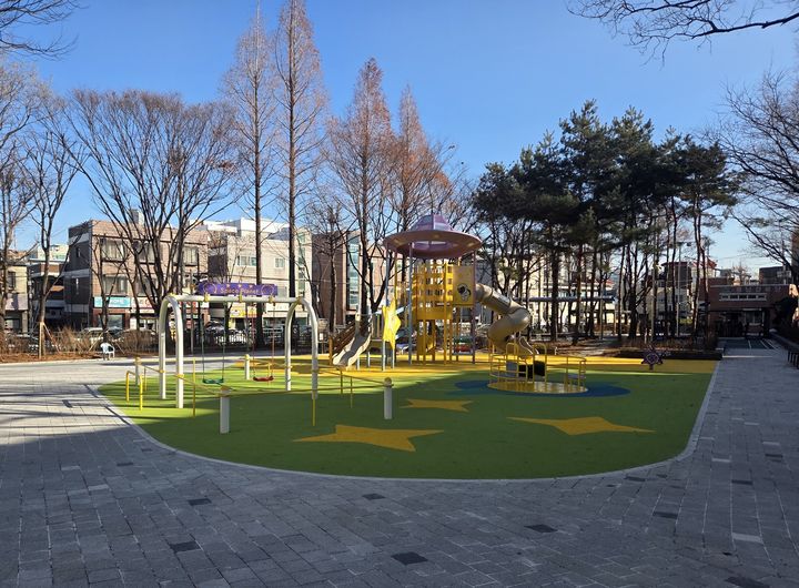 [인천=뉴시스] 리모델링이 완료된 인천 미추홀구 용남어린이공원 전경. (사진=미추홀구 제공) *재판매 및 DB 금지