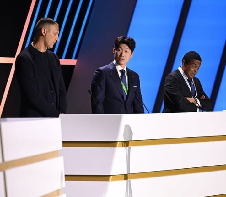 [서울=뉴시스] 박지성(가운데). (사진=김민지 인스타그램) 2025.12.29. photo@newsis.com *재판매 및 DB 금지