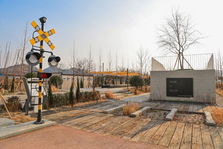 [진주=뉴시스]진주시, 남문산역 폐역사 공원화사업 현장점검.(사진=진주시 제공).2025.12.29.photo@newsis.com *재판매 및 DB 금지