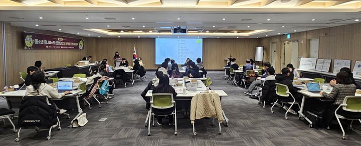 [수원=뉴시스] 청소년 매니페스토 실천단 5기 정책캠프. (사진=경기도교육청 제공) 2025.12.29. photo@newsis.com *재판매 및 DB 금지