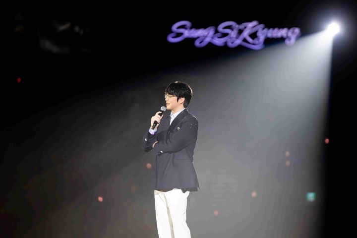 [서울=뉴시스] 성시경 콘서트. (사진 = 에스케이재원 제공) 2025.12.30. photo@newsis.com *재판매 및 DB 금지