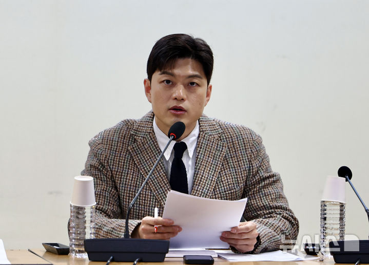 [서울=뉴시스] 김명년 기자 = 김용태 국민의힘 의원이 29일 오전 서울 여의도 국회 의원회관에서 열린 전국총학생회협의회 등록금 포럼에서 좌장 발언하고 있다. 2025.12.29. kmn@newsis.com