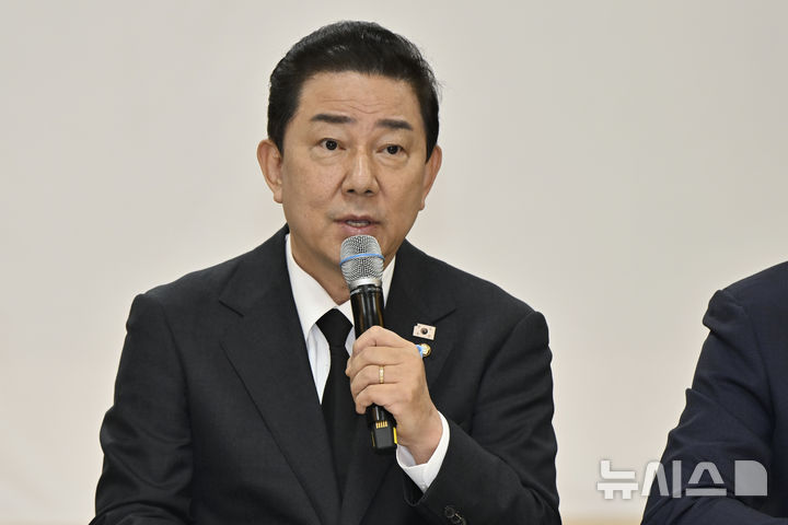 [무안=뉴시스] 박기웅 기자 = 김병기 더불어민주당 원내대표가 29일 오전 전남 무안군 승달문화예술회관에서 열린 현장 최고위원회의에서 발언하고 있다. 2025.12.29. photo@newsis.com