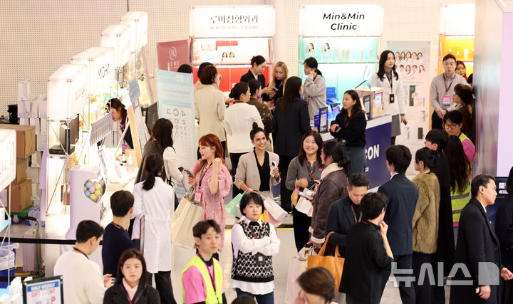 "AI가 화장품 기획부터 제조까지"...ODM·기술로 판 바꿔[K-뷰티 3.0②] - 뉴스 썸네일 이미지