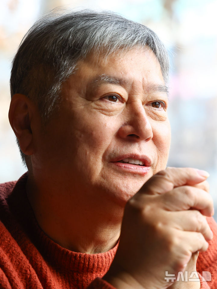 [서울=뉴시스] 황준선 기자 = 강승원 김광석추모사업회장이 29일 서울 종로구 학림다방에서 뉴시스와 인터뷰를 하고 있다. 2025.12.29. hwang@newsis.com