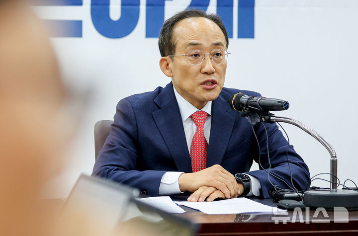 [대구=뉴시스] 이무열 기자 = 추경호 국민의힘 의원이 29일 대구 수성구 국민의힘 대구시당에서 6·3 전국동시지방선거 대구시장 출마 선언 의사를 밝히고 있다. 2025.12.29. lmy@newsis.com