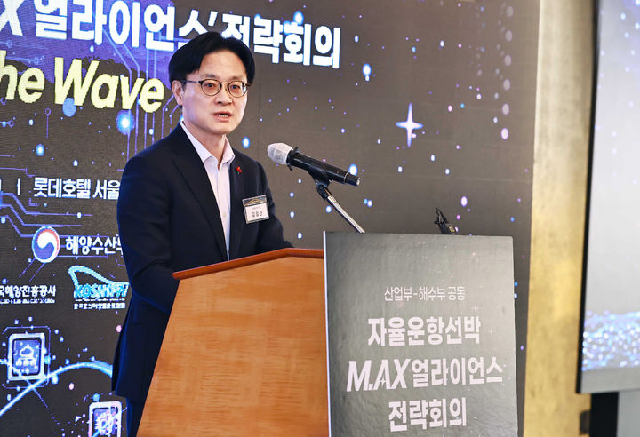 [서울=뉴시스] 이영환 기자 = 김정관 산업통상부 장관이 29일 오후 서울 중구 롯데호텔에서 열린 자율운항선박 M.AX 얼라이언스 전략회의에 참석해 인사말을 하고 있다. (사진=산업통상부 제공) 2025.12.29 photo@newsis.com *재판매 및 DB 금지