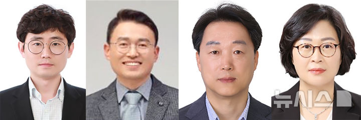 [광주=뉴시스] 광주시 3급 승진. 사진 왼쪽부터 손두영 미래산업총괄관, 문점환 도시철도건설본부 공사부장, 정석희 5·18민주과장, 최경화 대학인재정책과장. (사진=광주시 제공) 2025.12.29. photo@newsis.com&nbsp; *재판매 및 DB 금지