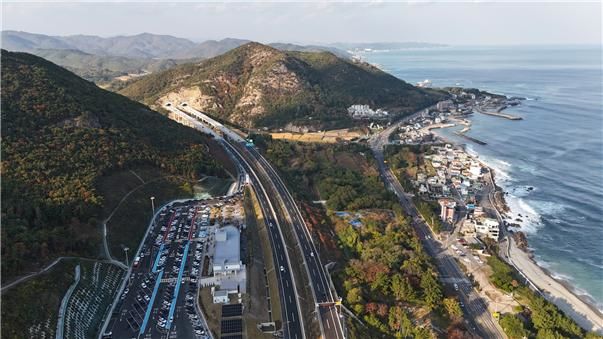 [대구=뉴시스] 포항-영덕고속도로. (사진=한국도로공사 제공) 2025.12.30 photo@newsis.com *재판매 및 DB 금지