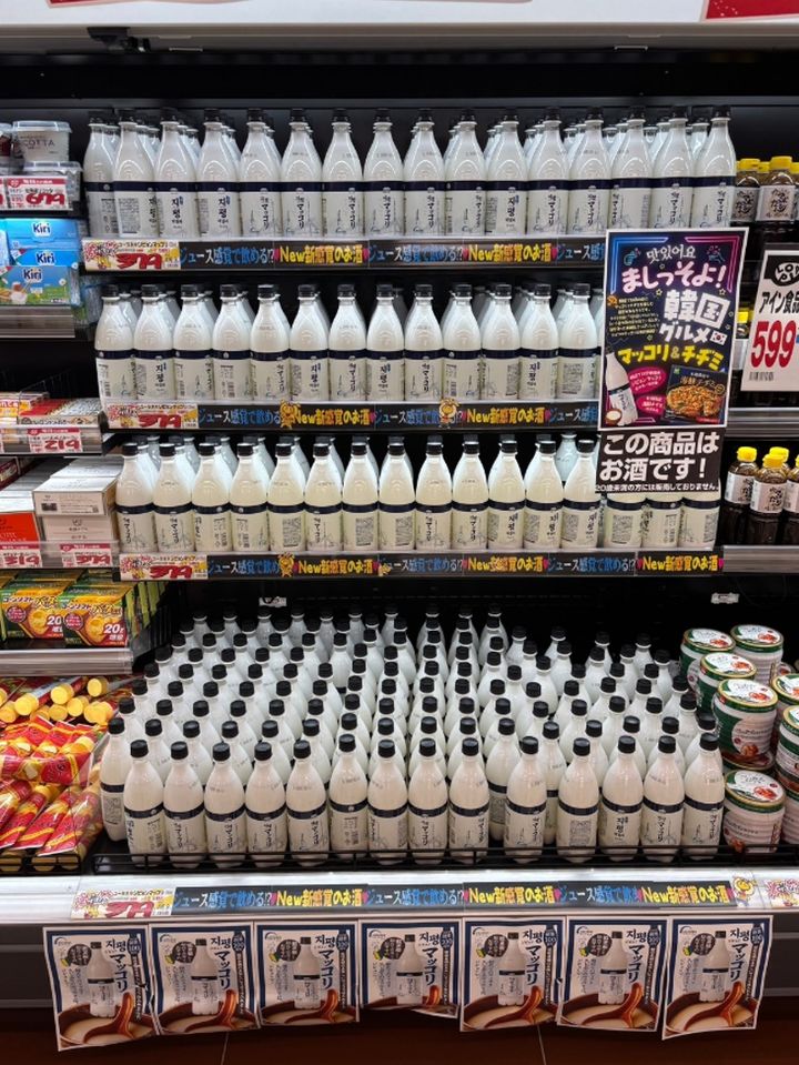 [서울=뉴시스] 일본 현지 마트에 진열된 지평 프레시.(사진=지평주조 제공) *재판매 및 DB 금지