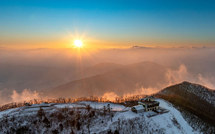 가리왕산 케이블카 일출.(사진=정선군 제공) *재판매 및 DB 금지