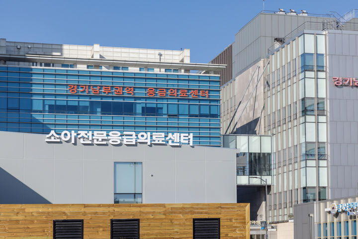 [수원=뉴시스] 경기 수원시 영통구 아주대병원 소아전문응급의료센터 외관. 센터는 2024년 12월 개소 후 1년 만에 중증환자 치료 실적 전국 1위를 기록했다. (사진=아주대병원 제공) 2026.01.01. photo@newsis.com *재판매 및 DB 금지