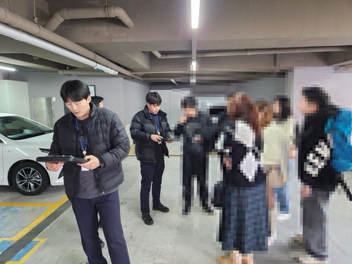 [제주=뉴시스] 제주도 자치경찰단이 불법 미신고 숙박시설 단속을 벌이고 있다. (사진=제주도 제공) 2025.12.30. photo@newsis.com *재판매 및 DB 금지