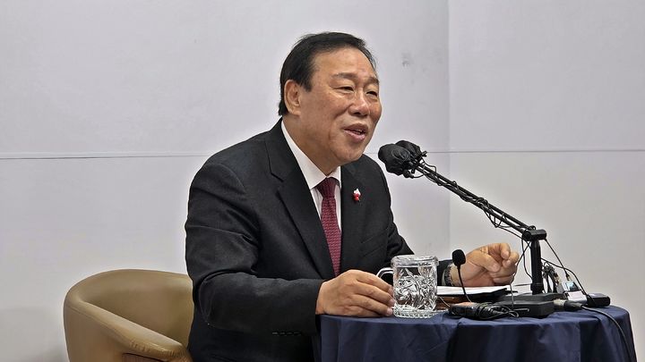 [세종=뉴시스] 송승화 기자 = 30일 세종시 보람동 시청에서 기자 질문에 답하는 최민호 세종시장. 2025.12.30. photo@newsis.com. *재판매 및 DB 금지