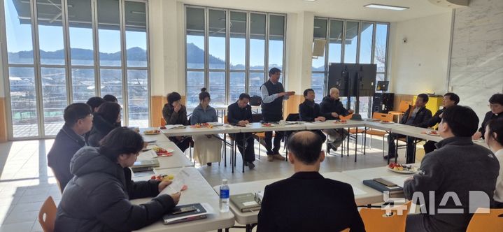 [완주=뉴시스] 김규성 완주군의원이 30일 2027 세계청년대회 대비를 위한 간담회 시간을 가졌다. 2025.12.30 *재판매 및 DB 금지