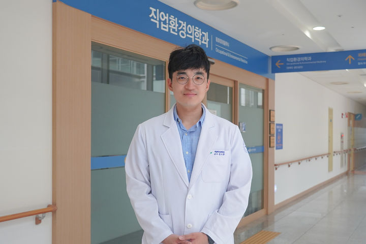 [양산=뉴시스] 양산부산대병원 직업환경의학과 김기훈 교수. (사진=양산부산대병원 제공) 2025.12.30. photo@newsis.com *재판매 및 DB 금지