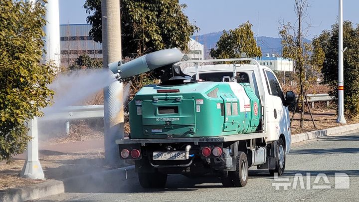 "조류인플루엔자 차단" 사천시, 철새도래지 집중 방역