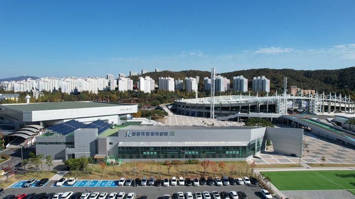 [천안=뉴시스] 천안 국민체육센터 전경. (사진=천안도시공사 제공) 2025.12.30 photo@newsis.com *재판매 및 DB 금지