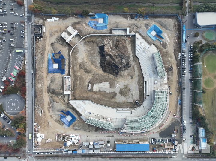 [전주=뉴시스]윤난슬 기자 = 전북 전주시가 올해 후백제 역사문화 복원부터 하계올림픽 유치 도전, 영화·영상산업 확장에 이르기까지 문화·관광·체육 전 분야에서 굵직한 성과를 잇따라 내며 '글로벌 문화산업도시'로의 전환에 속도를 내고 있다. 전주야구장 건립사업 전경 사진. (사진=전주시 제공) photo@newsis.com 