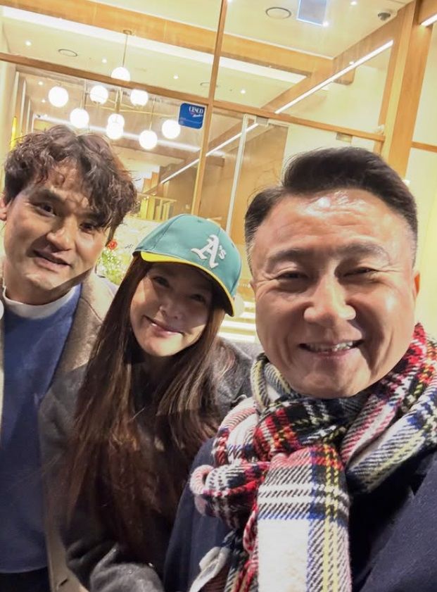 [서울=뉴시스] 박찬호, 이윤미, 주영훈. (사진=이윤미 인스타그램 캡처) 2025.12.30. photo@newsis.com *재판매 및 DB 금지