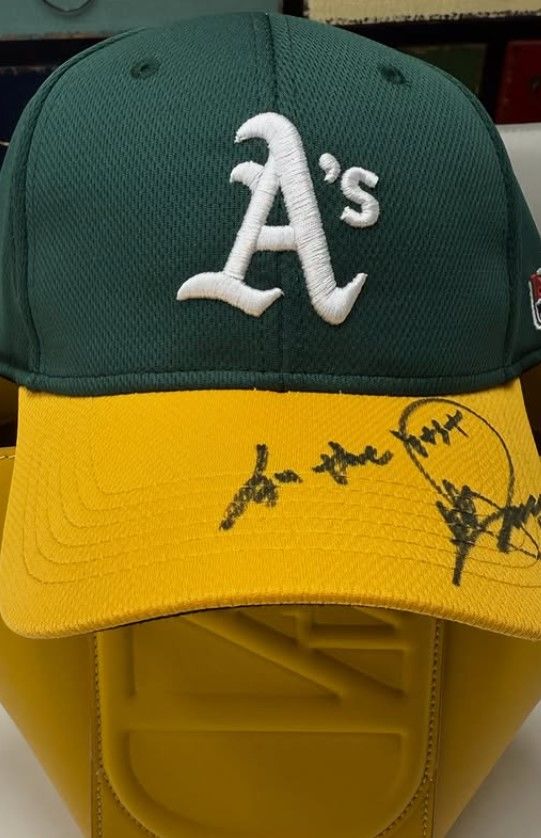 [서울=뉴시스] 박찬호 사인 모자. (사진=이윤미 인스타그램) 2025.12.30. photo@newsis.com *재판매 및 DB 금지