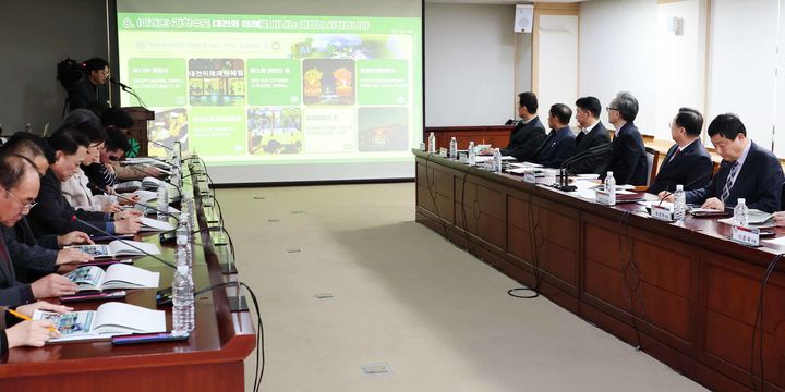 [대전=뉴시스]대전시는 30일 시청 중회의실에서 '축제추진위원회'를 열고 '2026 대전 0시 축제'의 성공적인 개최를 위한 축제 추진계획을 확정하고 본격적인 준비에 돌입했다. 2025. 12. 30 photo@newsis.com *재판매 및 DB 금지