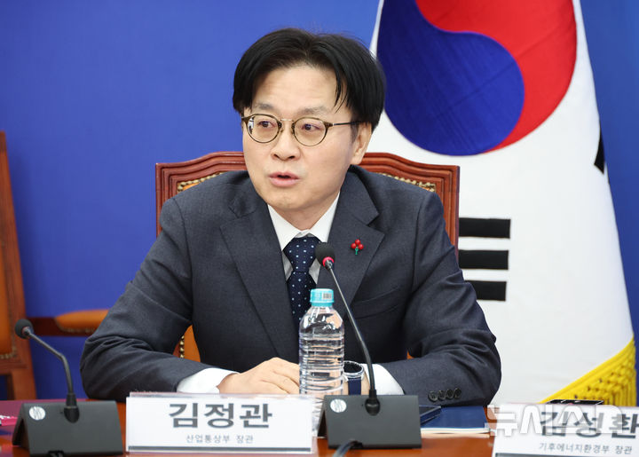 [서울=뉴시스] 김금보 기자 = 김정관 산업통상부 장관2025.12.30. kgb@newsis.com