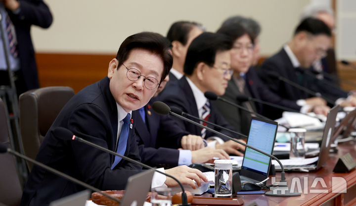 [서울=뉴시스] 최동준 기자 = 이재명 대통령이 30일 청와대에서 열린 국무회의에서 발언하고 있다. 2025.12.30. photocdj@newsis.com