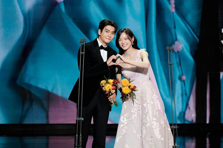 강태오(왼쪽), 김세정