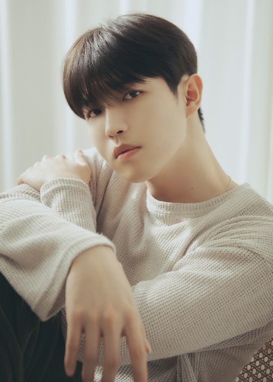 워너원 출신 김재환 오늘 전역 "다시 최선 다해 활동"