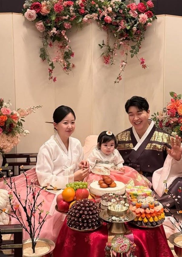 [서울=뉴시스] 박수홍, 김다예 부부와 딸 박재이 양의 모습. (사진=김다예 인스타그램 캡처) 2025.12.31. photo@newsis.com *재판매 및 DB 금지