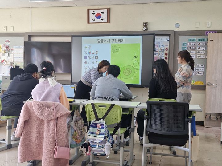 [안동=뉴시스] 10월 31일 강민서 교사의 연구수업 장면. (사진=경북교육청 제공) 2025.12.31. photo@newsis.com *재판매 및 DB 금지