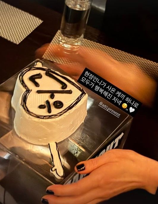 [서울=뉴시스] 그룹 '다비치' 강민경이 배우 고현정, 가수 겸 배우 엄정화, 가수 겸 작곡가 정재형과 함께한 연말 모임을 공개했다. (사진=강민경 인스타그램 캡처) 2025.12.31. photo@newsis.com *재판매 및 DB 금지