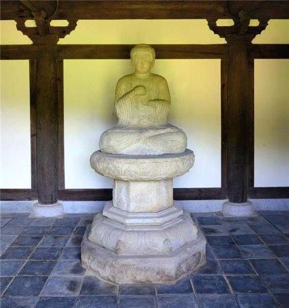 [서울=뉴시스] 김윤영 수습 기자 = '임실 진구사지 석조비로자나불좌상'. (사진=국가유산청 제공) 2025.12.31 youn@newsis.com *재판매 및 DB 금지 *재판매 및 DB 금지