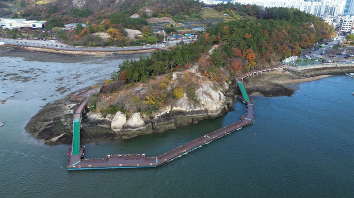 [목포=뉴시스]목포시 갓바위 해상보행교. (사진=목포시 제공) 2025.12.31. photo@newsis.com *재판매 및 DB 금지