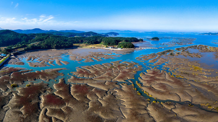 [서산=뉴시스] 가로림만 갯벌 전경. (사진=서산시 제공) 2025.12.31. photo@newsis.com *재판매 및 DB 금지