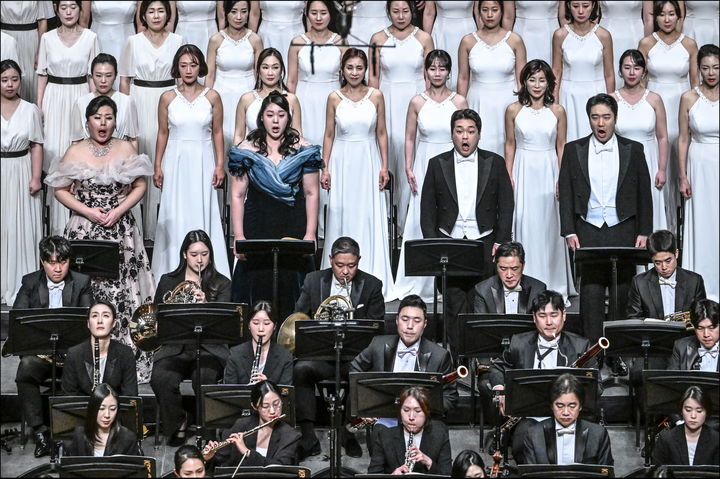 [서울=뉴시스] 지난 30일 서울 종로구 세종문화회관 대극장에서 열린 '정명훈 x KBS교향악단 베토벤 9' 공연 장면. (사진=세종문화회관 제공) 2025.12.31. photo@newsis.com *재판매 및 DB 금지