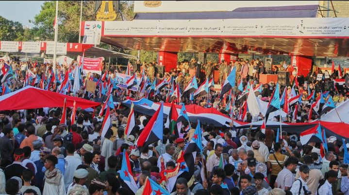 [아덴(예맨)=AP/뉴시스} 25일 예맨 아덴에서 남부과도위원회(STC) 지지자들이 남예맨의 복원 등을 요구하며 집회를 갖고 있다.2025.12.31. *재판매 및 DB 금지